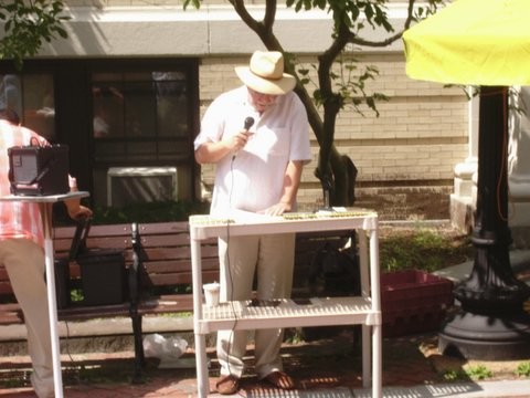 Chuck Levenstein reading his poetry at the Lawrence, Massachusetts, Farmers Market in August 2007.